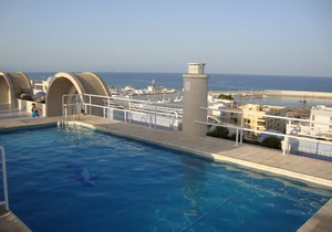 Garrucha apartment with pool by the sea