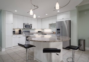 Gateway Grand 503 Offers a large indoor pool, outdoor pool, exercise room and sundeck!