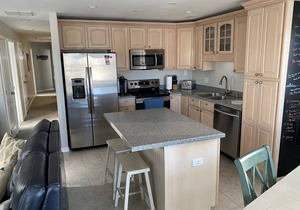 Great Location, Beach Block, Family Friendly with 2 King Master Suites!