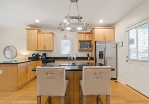 Hang Here! Screened Porch, Near Golf and Broadway!