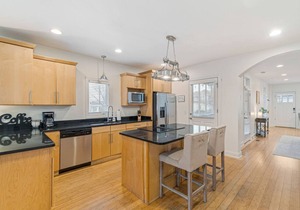 Hang Here! Screened Porch, Near Golf and Broadway!