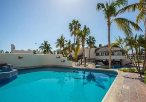 Hotel ∙ Stylish 1BR Junior Suite Near Las Palmas Park