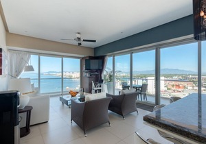 ICONTower2-1401 Icon - Panoramic Views Ocean, Beach, Best Pool