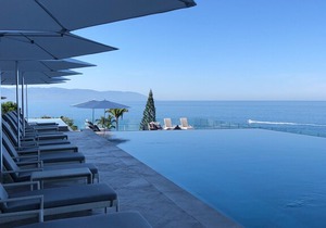 Indah by Sayan 8B -LUXURY OCEAN FRONT- 3BR/3BA