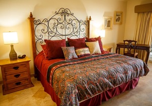 LM F4205- 2-bedroom ocean view condo just a few steps from the beautiful ocean.
