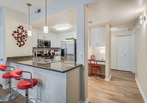 Lovely 2-Bedroom With Private Garage For Long Stays