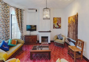 Lovely house in town on the 1 st Floor. 3BD Condo for rent in Downtown, Puerto vallarta