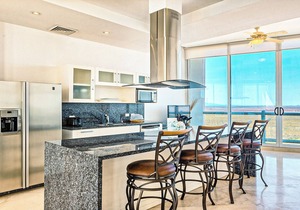 Luna Blanca 1201 – Beachfront Bliss Above the Waves
