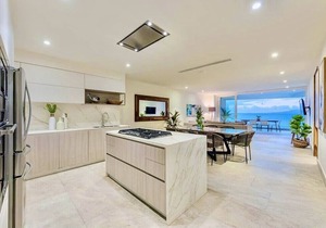Luxurious 3bd 3ba, Indah by Sayan 7C