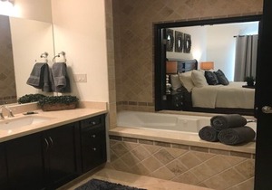 LUXURIOUS PENTHOUSE W/ ROOFTOP JACUZZI - WALK TO BEACH/DOWNTOWN/MARINAown