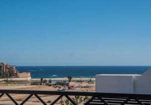LUXURIOUS PENTHOUSE W/ ROOFTOP JACUZZI WALK TO Beach/Downtown