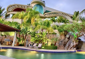 Luxury Beach Frontage Villa For Rent