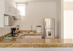 Luxury Condo, 200Mbps Fiber optic, Progreso East, steps from the beach