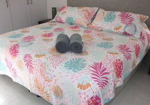 Luxury Condo, 200Mbps Fiber optic, Progreso East, steps from the beach