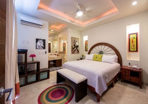 Luxury Condo in Old Town, 2 Blocks from the Beach
