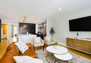 Luxury townhouse with a rooftop patio, central AC, & washer/dryer