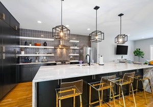 Luxury townhouse with a rooftop patio, central AC, & washer/dryer