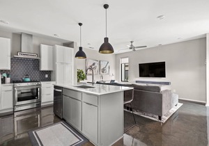 MD ~ Luxury Townhome w/Private Rooftop ~ Walkable ~ Five Points ~ 5 Min to Broadway and Downtown