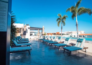 Modern Condo @ Zenith in Zona Romantica | 2 Baths, Pool, Gym