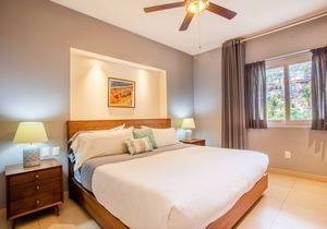 Modern Condo @ Zenith in Zona Romantica | 2 Baths, Pool, Gym