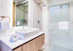 Modern & Cozy 3BR Apt | 2 Rooftops +Gym+B/Center