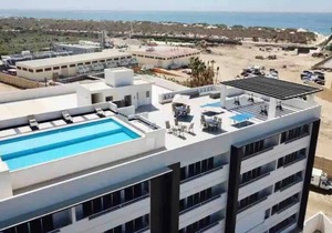 New Condo - 5 minute walk to the beach!