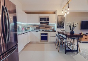 NEW Luxury Condo in Romantic Zone