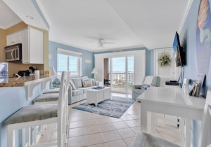Newer construction. Walk to the Convention Center, dining, shops and the beach.