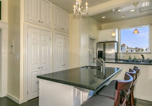 No Beach/Russian Hill 2br/2ba beautiful Edwardian flat