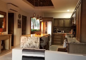 Oceanfront Resort Beach Paradise! Great Reviews, Modern Remodel great location!