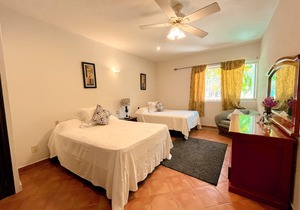 One level Villa walking distances to the beach