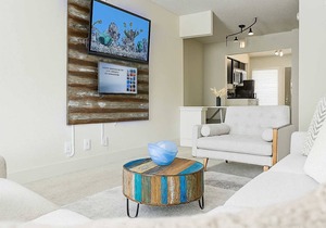 Perfect Location 2BR 5 Min Walk to Galleria Saltwater Pool