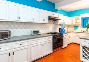 Private BBQ Patio |1 Block to the Beach & Malecón!
