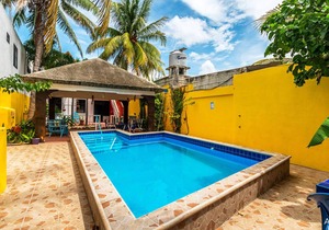 Private BBQ Patio |1 Block to the Beach & Malecón!