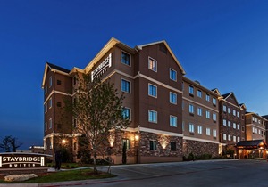 Quick Access to Convention Center | Free Breakfast + Outdoor Pool