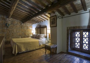 Romantic accommodation, in a castle, with swimming pool