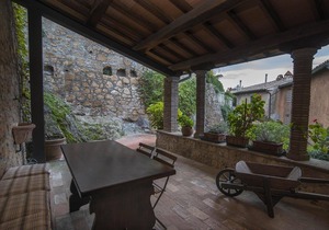 Romantic accommodation, in a castle, with swimming pool