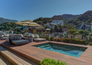 SailView Romantic Zone Rooftop Pool Ocean Views