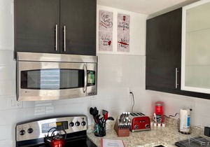 Spacious 1BR, Central AC, Real Desk & Office Chair