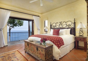 Spacious Open-Air Villa w/Unequaled Luxury/Views, 5 Mins to Town, Chef & Staff