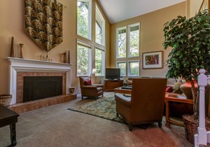 Spacious & upscale condo w/ private hot tub, easy access to ski resorts!