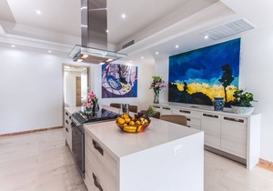 Spectacular views beachfront 25th floor condo