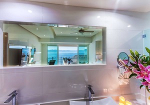 Spectacular views beachfront 25th floor condo