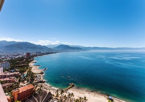 Spectacular views beachfront 25th floor condo