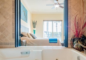 Steps to Medano Beach, spacious poolside unit
