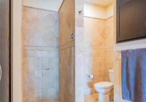 Steps to Medano Beach, spacious poolside unit