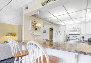 Stunning Condo w/Marina Views From Balcony, Shared Pool, AC, Private W/D, WiFi