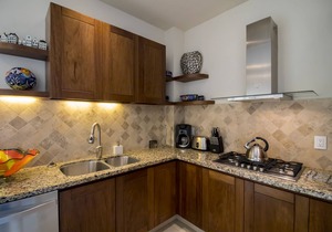 V177 Wonderful Rustic Ocean View W/Wifi and Rooftop, in Romantic Zone.