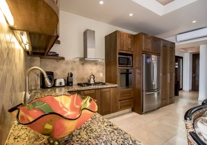 V177 Wonderful Rustic Ocean View W/Wifi and Rooftop, in Romantic Zone.