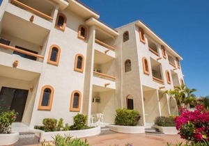 Vibrant Studio Steps to Punta Sur Golf Course
